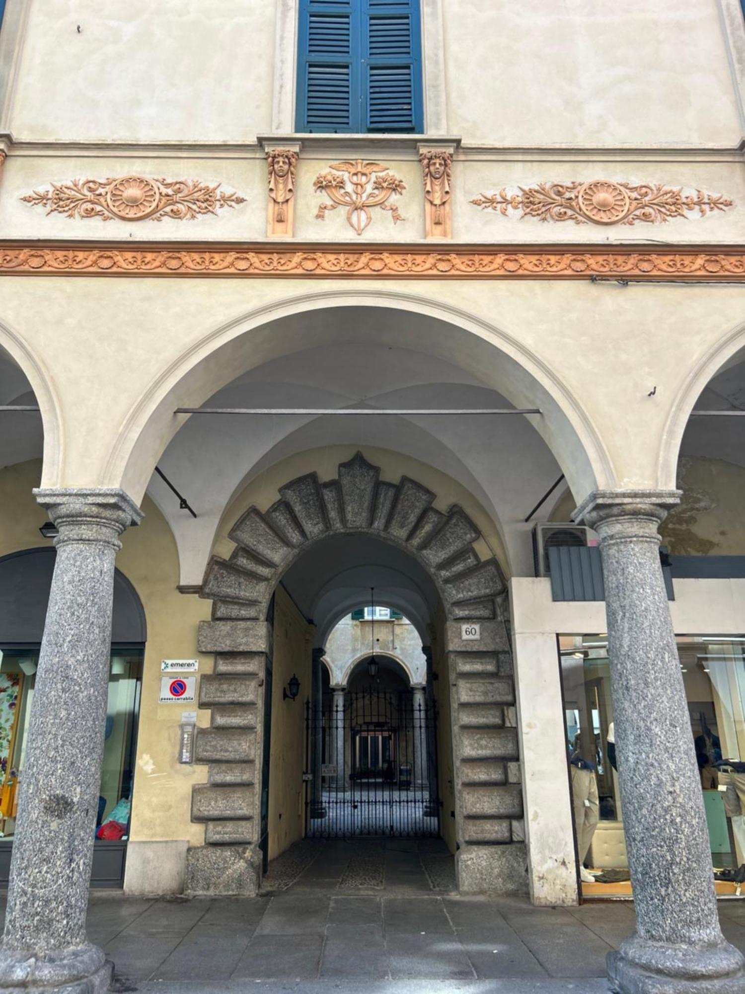 Porta Torre Como Apartment - By Relais Di Giada Esterno foto